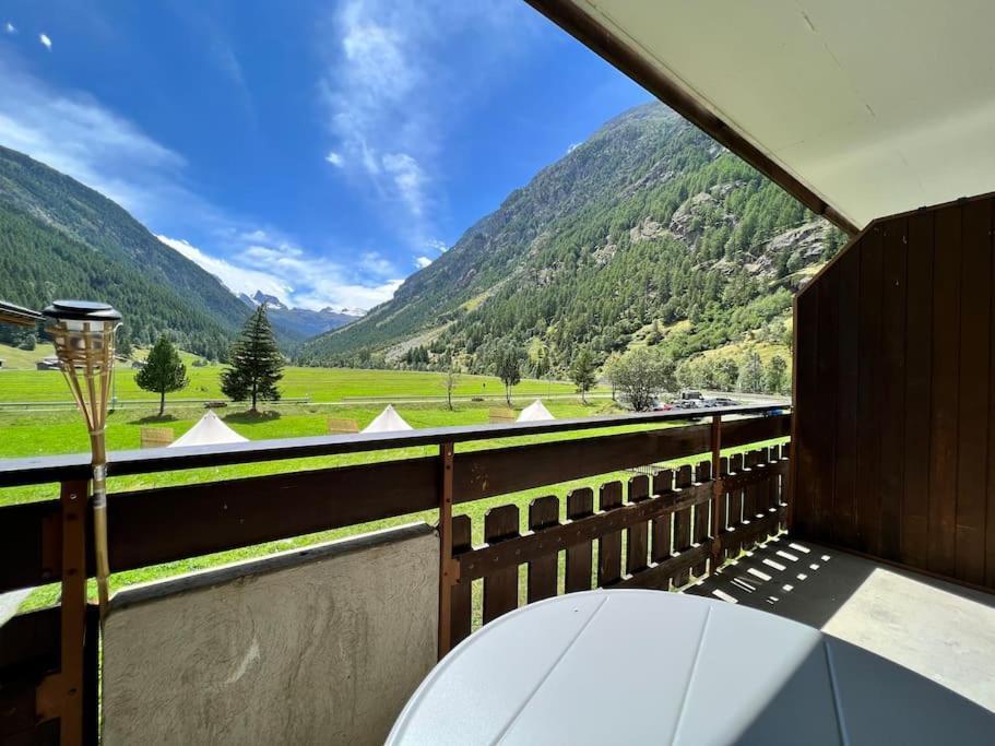 Pure Comfort! Entire Apartment With Abundant Space Near Zermatt With Parking! Täsch Exteriör bild