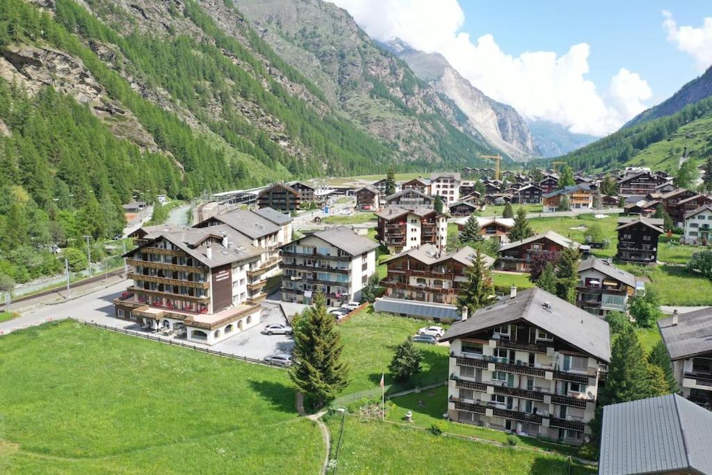 Pure Comfort! Entire Apartment With Abundant Space Near Zermatt With Parking! Täsch Exteriör bild