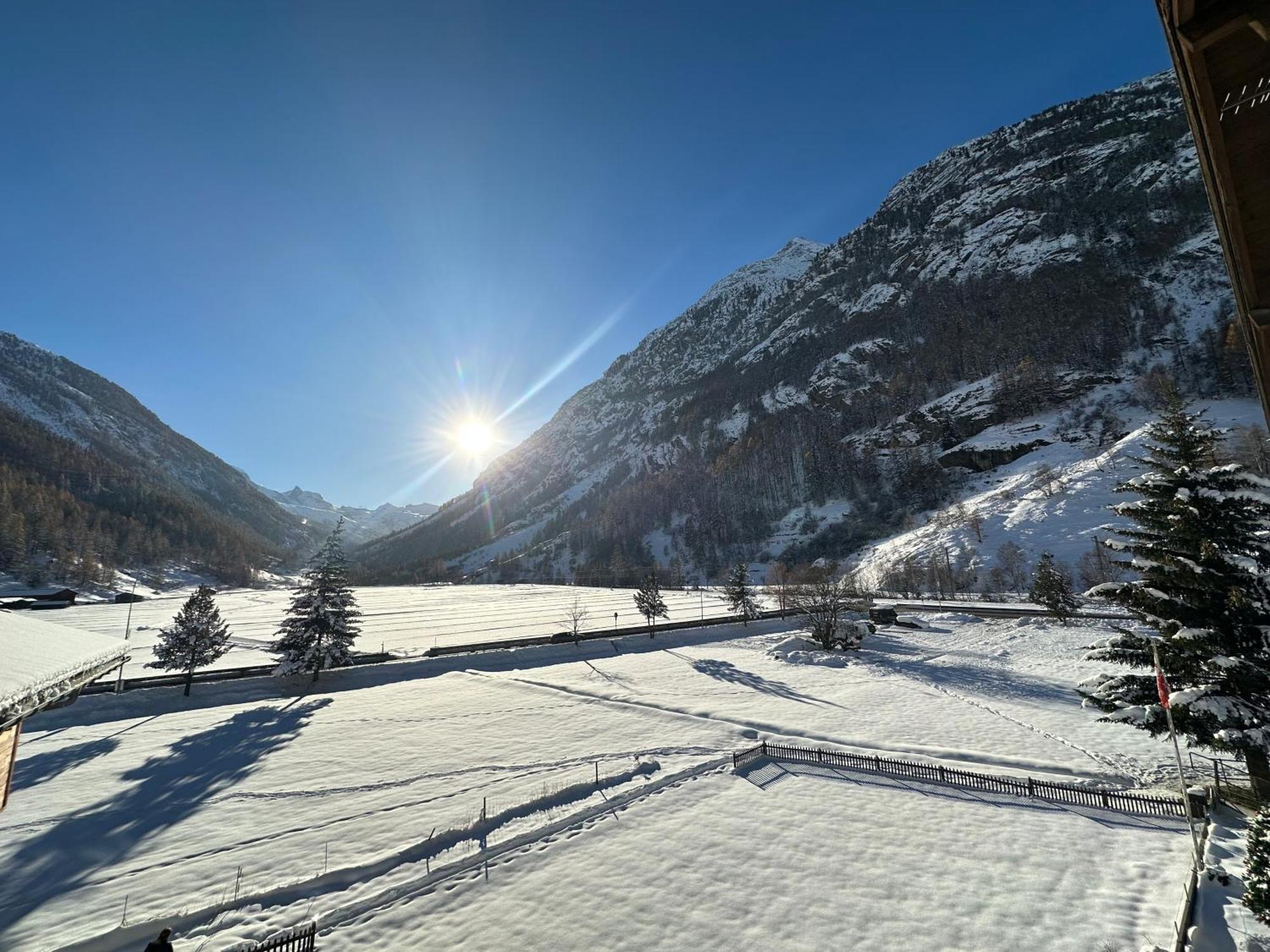 Pure Comfort! Entire Apartment With Abundant Space Near Zermatt With Parking! Täsch Exteriör bild